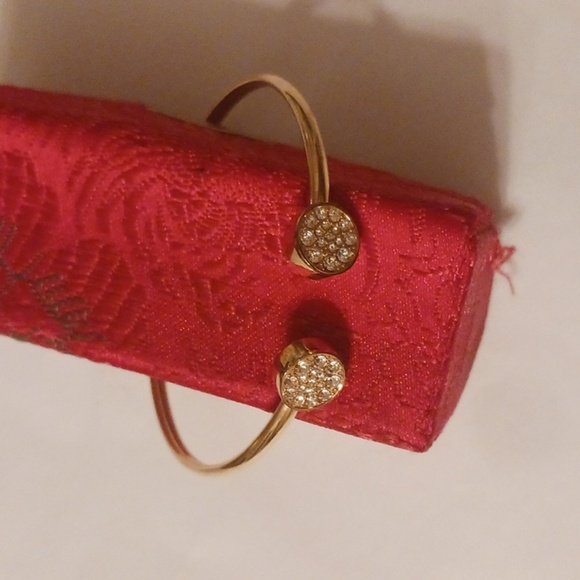 Fossil Signed Gold Toned Cuff Braclet Crystal Embellished Lightweight - Picture 1 of 3